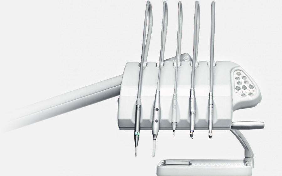 Eurodent Friend Plus - инструменты на блоке врача с верхней подачей.jpg