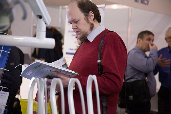 Стенд компании GREEN DENT на выставке Дентал-Ревю 2020-09.jpg