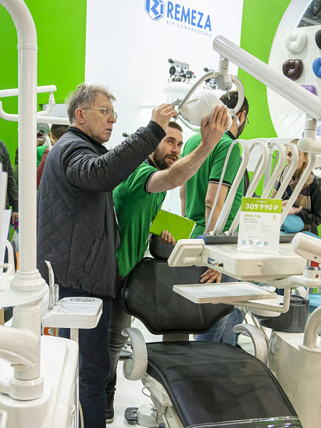 Стенд компании GREEN DENT на выставке Дентал-Экспо 2019_21.jpg